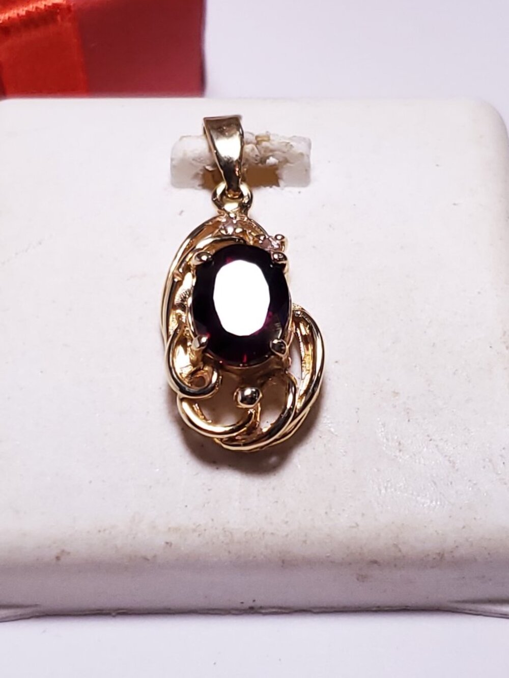 Estate 1.0ct Natural 8X6mm Oval Garnet & Diamond open swirl 14Kt YG Pendant24308